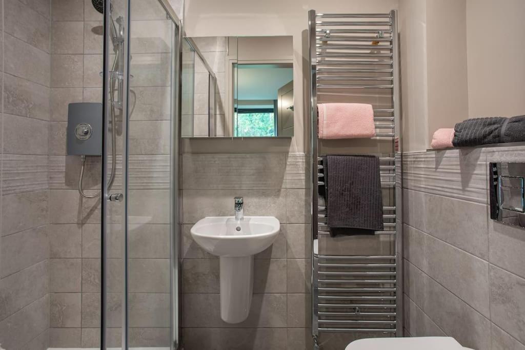 Stunning 2Br Next To The City Airport Bhd - Free Parking بلفاست المظهر الخارجي الصورة