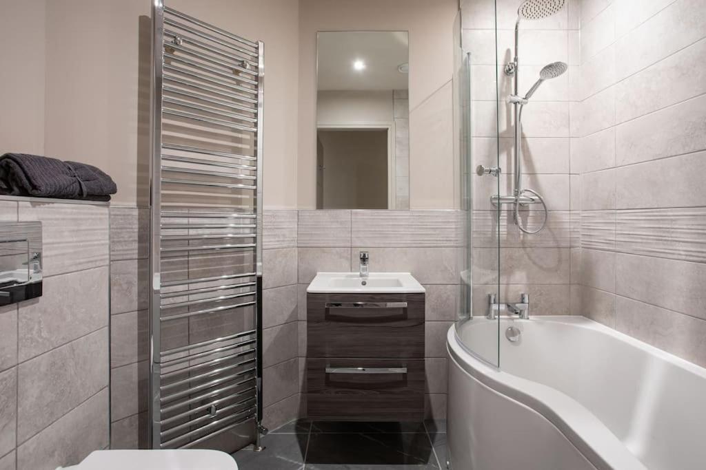 Stunning 2Br Next To The City Airport Bhd - Free Parking بلفاست المظهر الخارجي الصورة